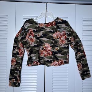Minette Floral Camo Cropped Long Sleeve Top with Distressed Slits | Size M